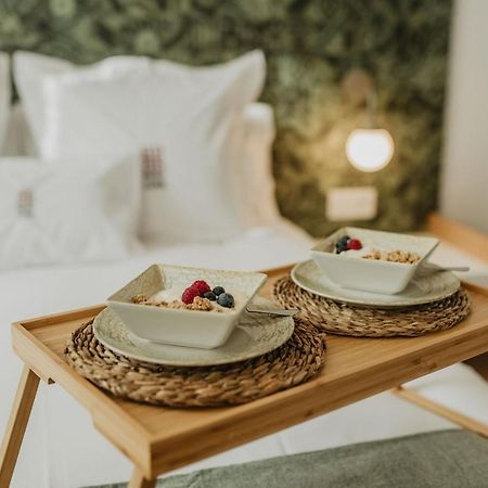 Petit Luxe Volta Bed & Breakfast Terrassa Exterior photo